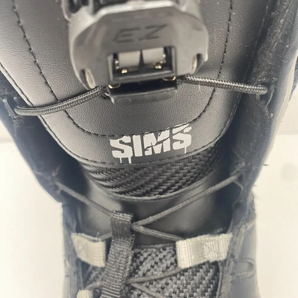 Sims Snowboarding Boots Men's Size 8 in Black with EZ Release Tightening Cord